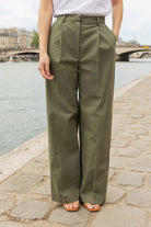 Petite-and-so-what-pantalon-droit-kaki-femme-petite-elegant