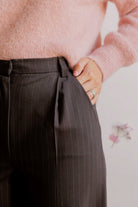 Petite-and-so-what-pantalon-large-fluide-raye-marron-femme-petite-lucy