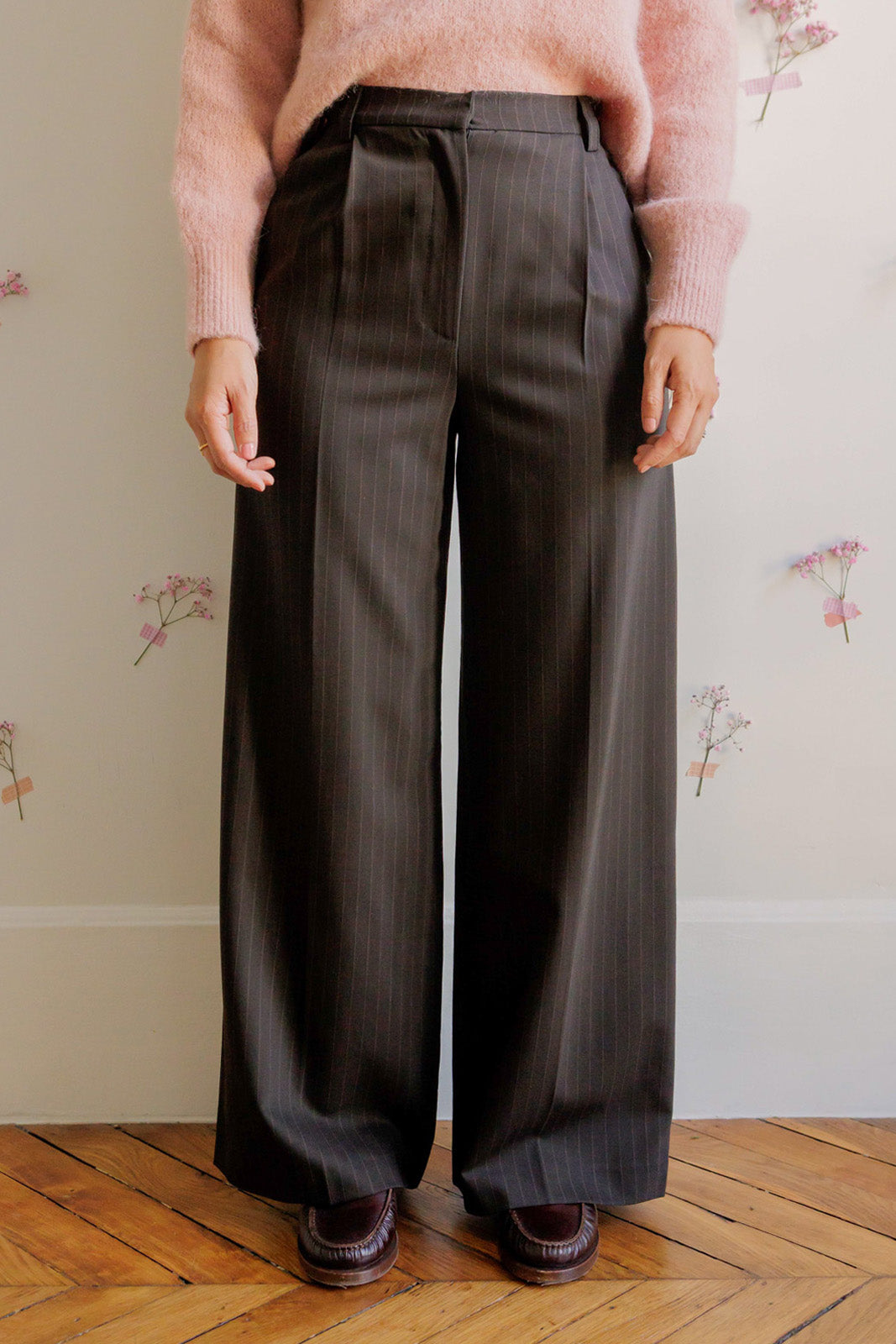 Petite-and-so-what-pantalon-large-fluide-raye-marron-femme-petite-lucy