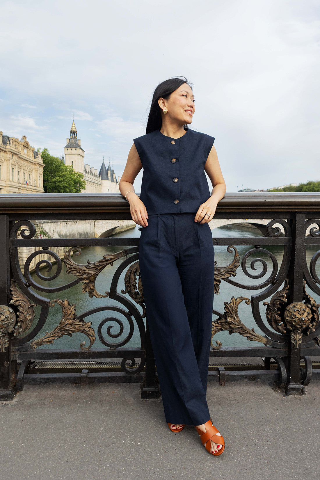 Petite-and-so-what-gilet-lin-marine-femme-petite