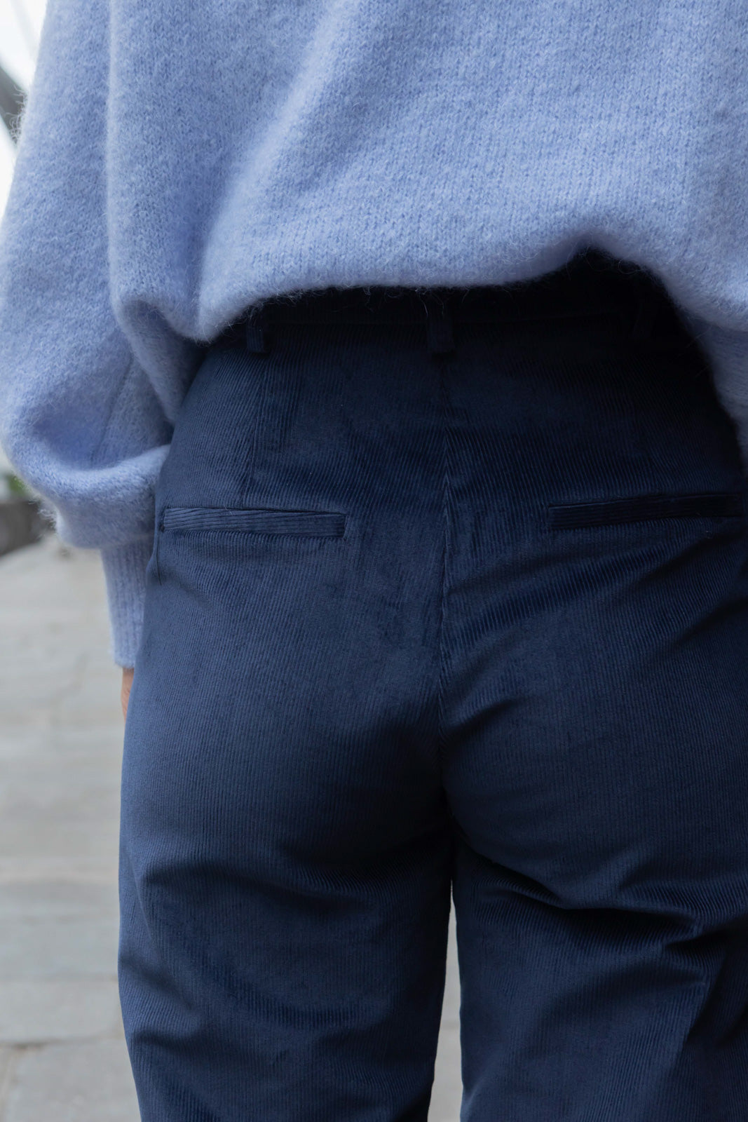 Petite-and-so-what-pantalon-velours-marine-femme-petite