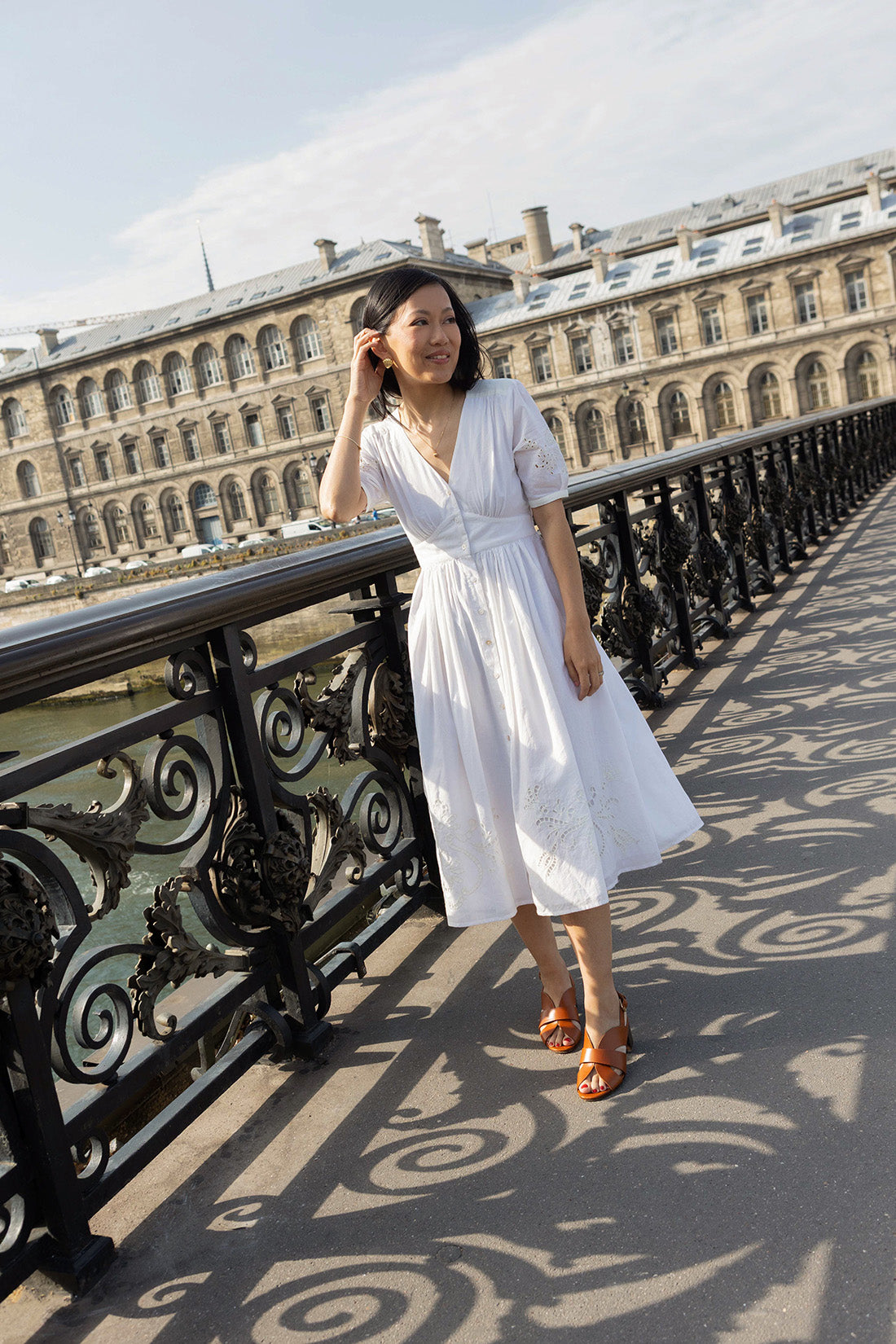 Petite-and-so-what-robe-blanche-brodee-ajouree-femme-petite
