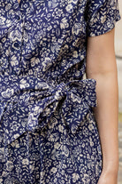Petite-and-so-what-robe-fleurie-bleu-femme-petite-diane