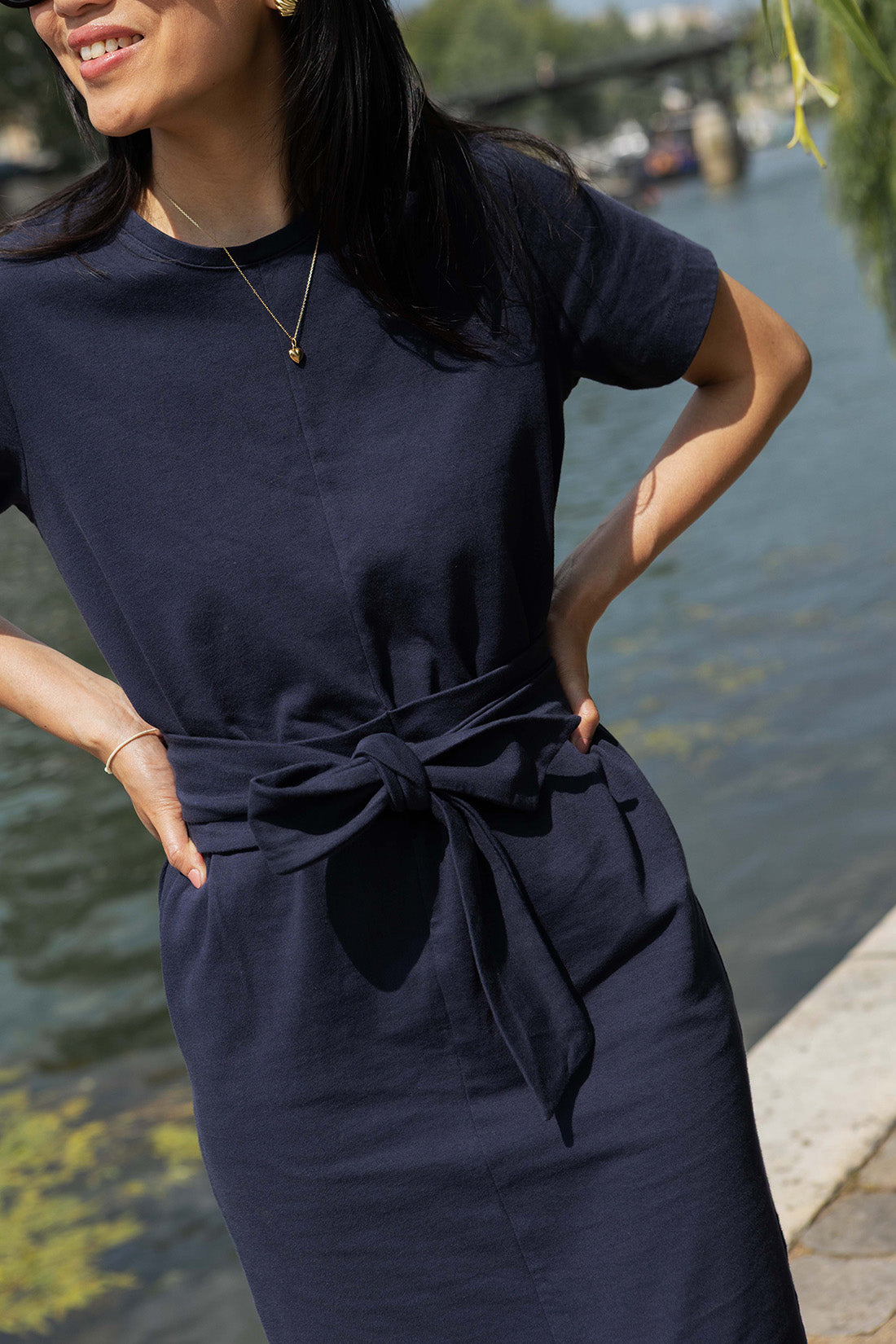 Petite-and-so-what-robe-tee-shirt-coton-bleu-marine-femme-petite