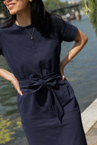 Petite-and-so-what-robe-tee-shirt-coton-bleu-marine-femme-petite