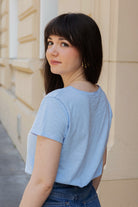 Petite-and-so-what-tee-shirt-bleu-clair-femme-petite-col-v-simone