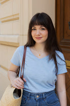 Petite-and-so-what-tee-shirt-bleu-clair-femme-petite-col-v-simone