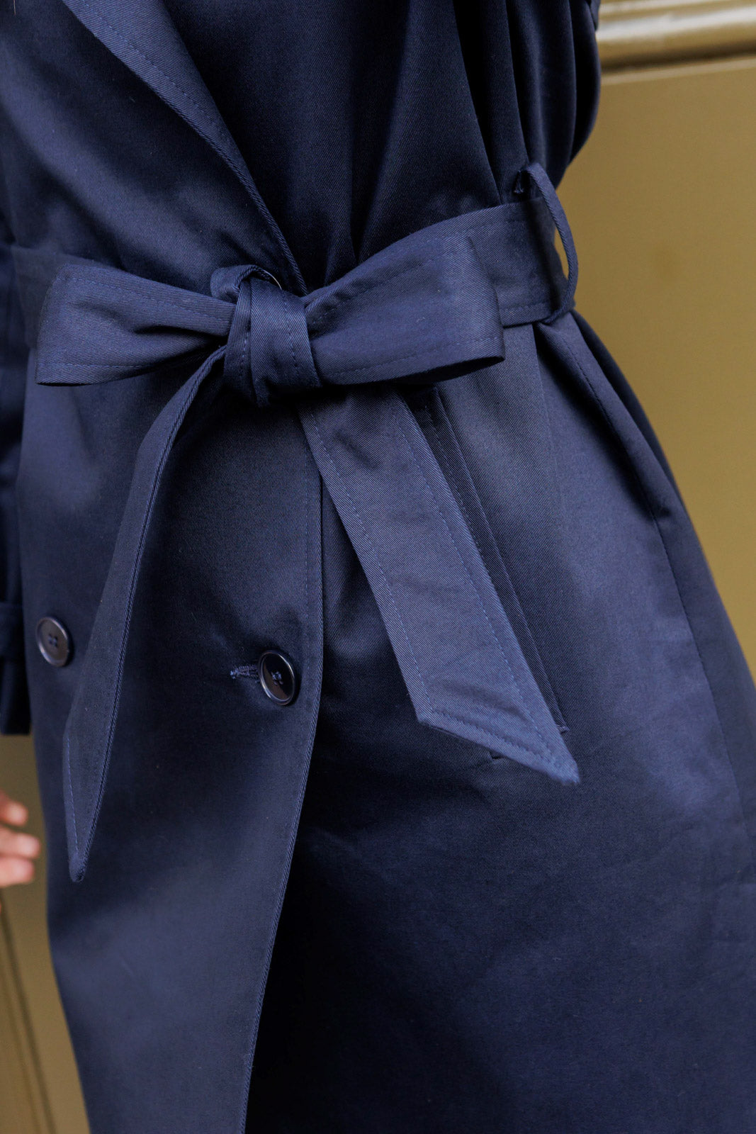 Petite-and-so-what-trench-coat-court-marine-femme-petite-geri