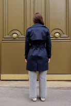 Petite-and-so-what-trench-coat-court-marine-femme-petite-geri