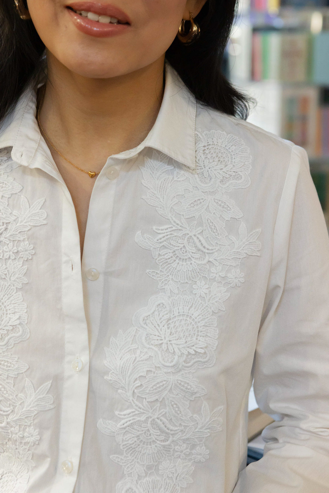 Petite-and-so-what-chemise-blanche-femme-petite-broderie-victoire