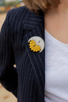 petite-and-so-what-broche-lune-soleil-fil-cannetille