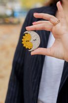 petite-and-so-what-broche-lune-soleil-fil-cannetille